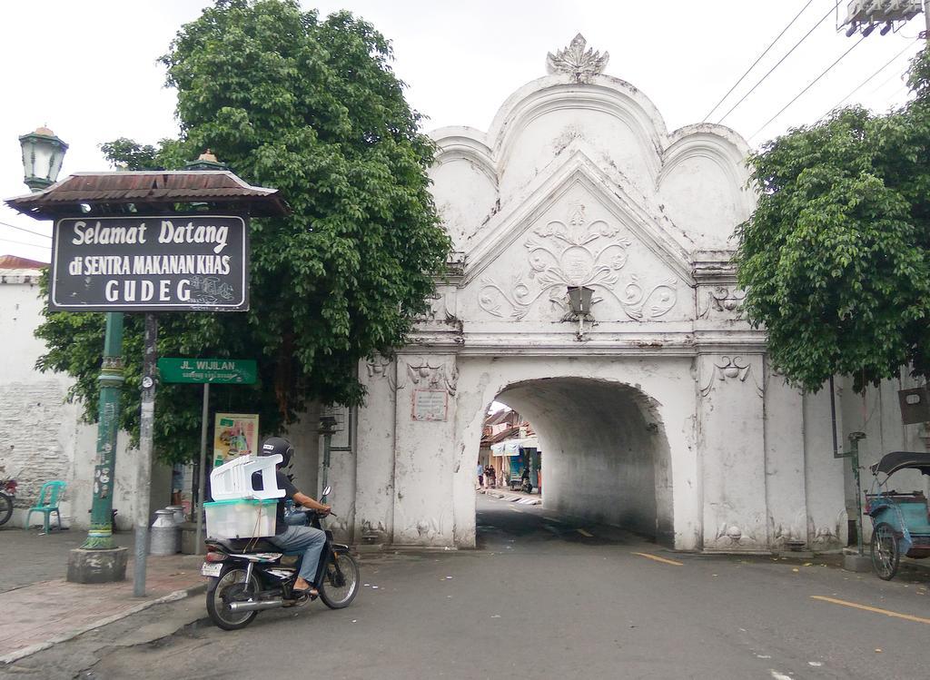 Omah Pitoe Yogya Homestay Γιογκιακάρτα Εξωτερικό φωτογραφία